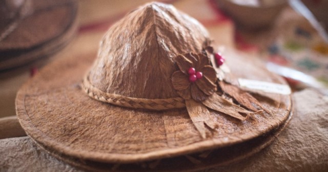 Topi Kulit Kayu khas Palangkaraya
