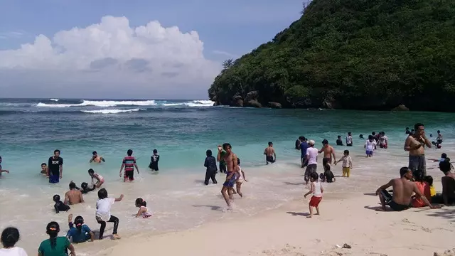 Pantai di Malang